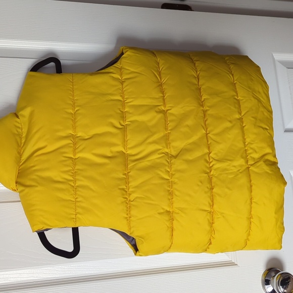 Yellow Gap puffer vest jacket - Picture 3 of 3